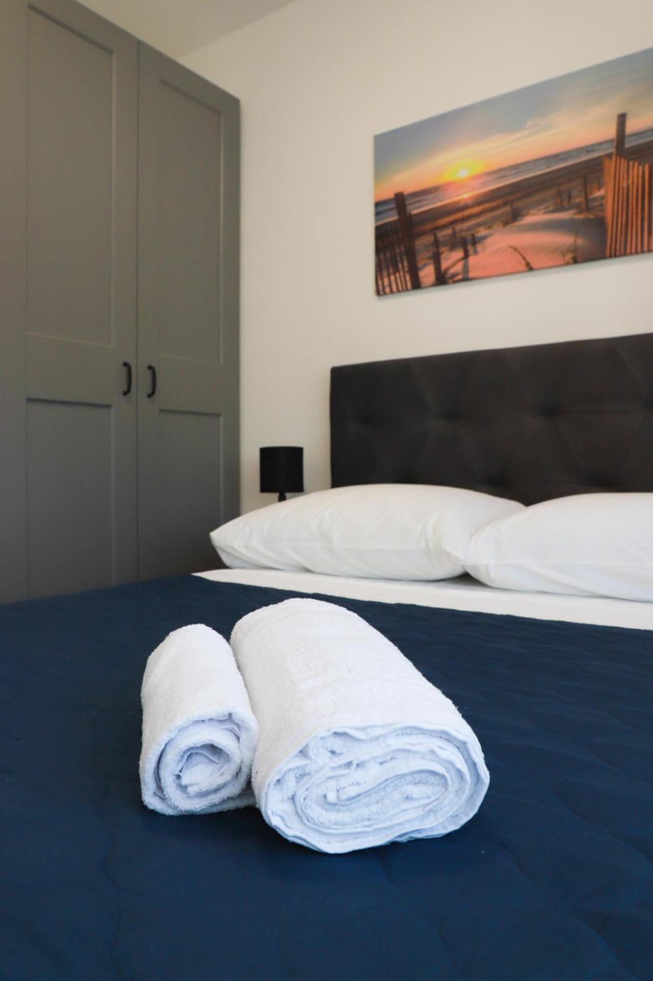 Holiday Apartments Ivano & Leo - Private Parking Zadar Buitenkant foto