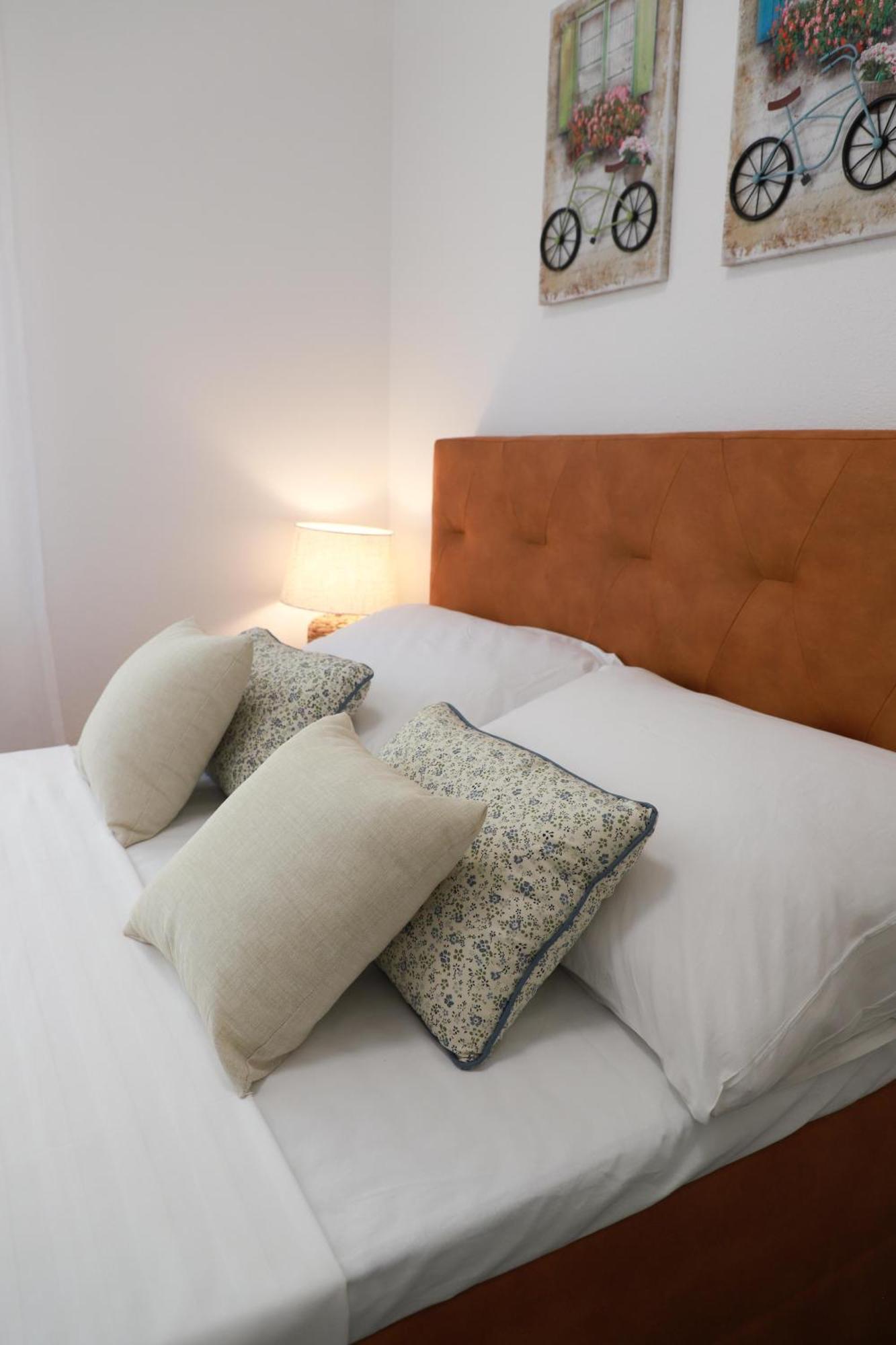 Holiday Apartments Ivano & Leo - Private Parking Zadar Buitenkant foto
