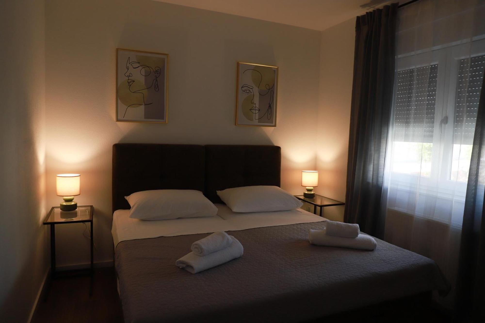 Holiday Apartments Ivano & Leo - Private Parking Zadar Buitenkant foto