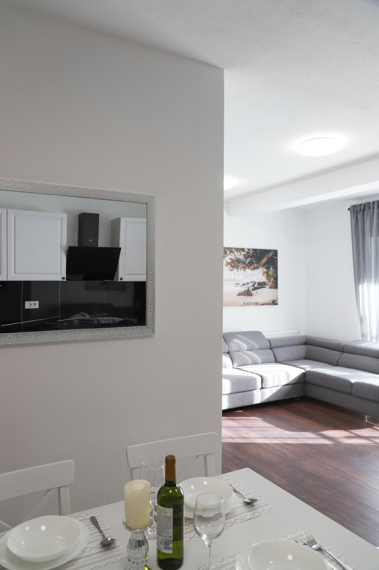 Holiday Apartments Ivano & Leo - Private Parking Zadar Buitenkant foto