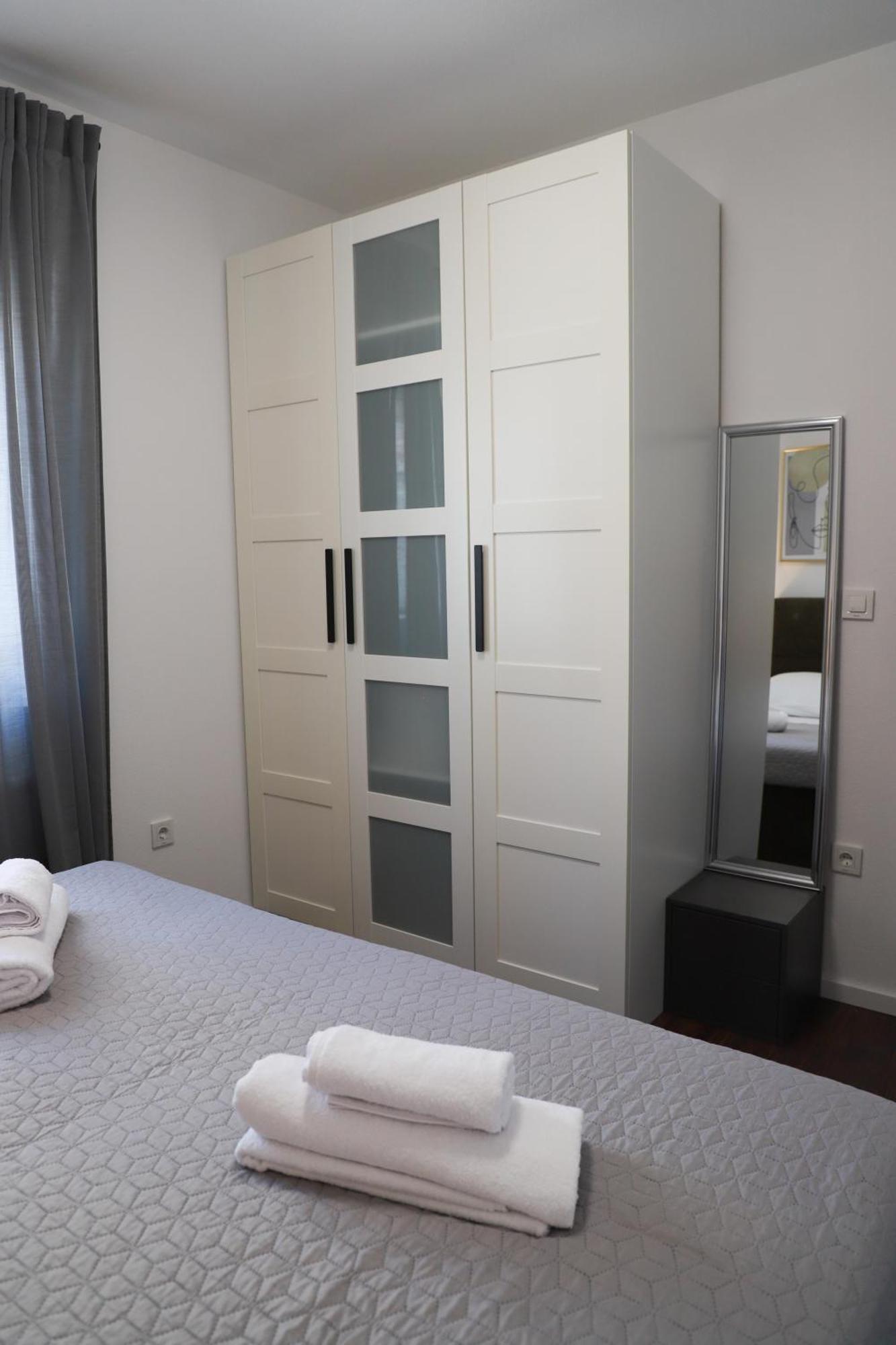Holiday Apartments Ivano & Leo - Private Parking Zadar Buitenkant foto