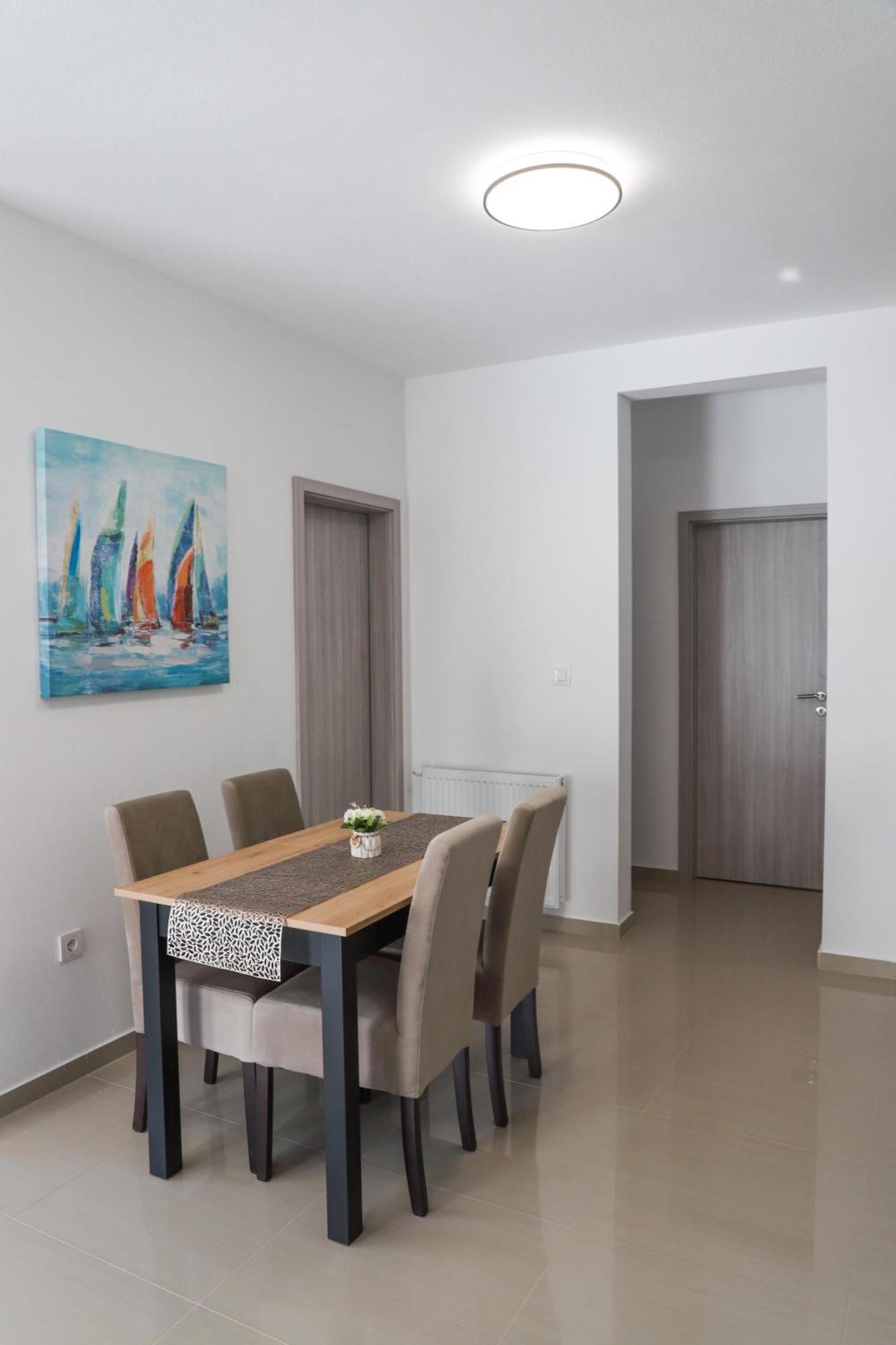 Holiday Apartments Ivano & Leo - Private Parking Zadar Buitenkant foto
