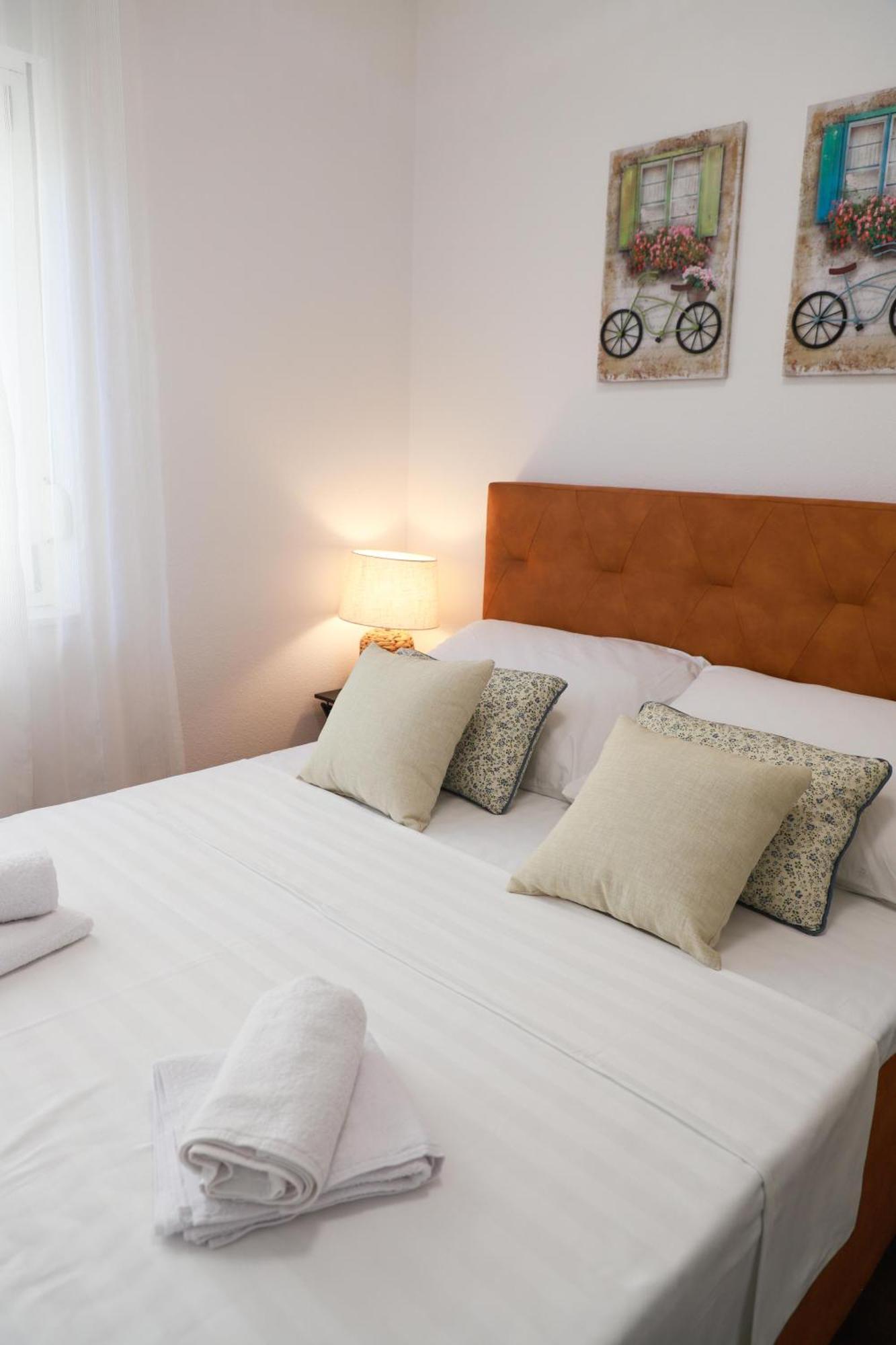 Holiday Apartments Ivano & Leo - Private Parking Zadar Buitenkant foto