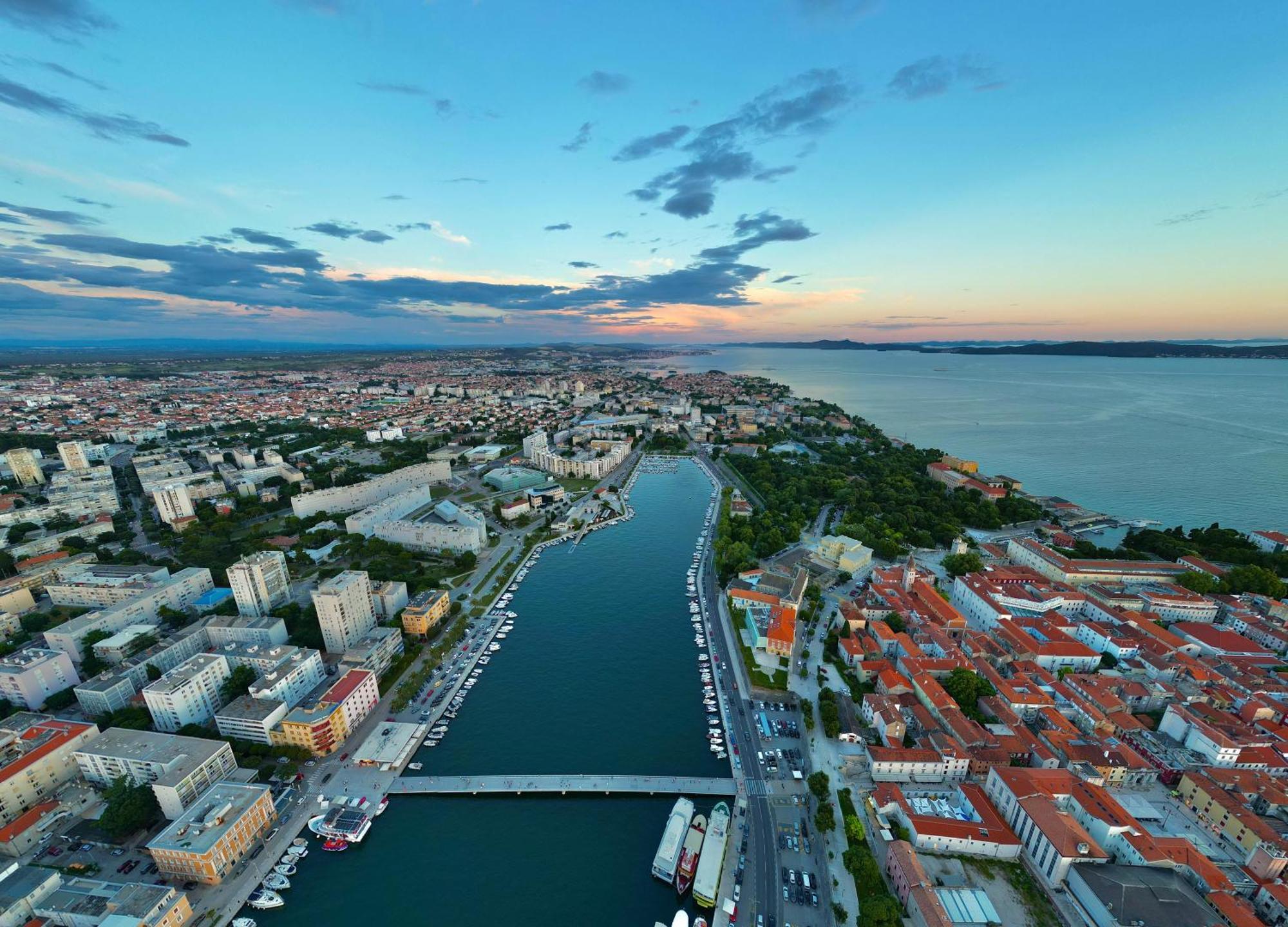 Holiday Apartments Ivano & Leo - Private Parking Zadar Buitenkant foto