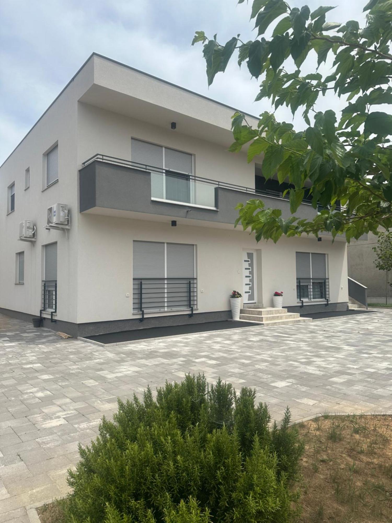 Holiday Apartments Ivano & Leo - Private Parking Zadar Buitenkant foto