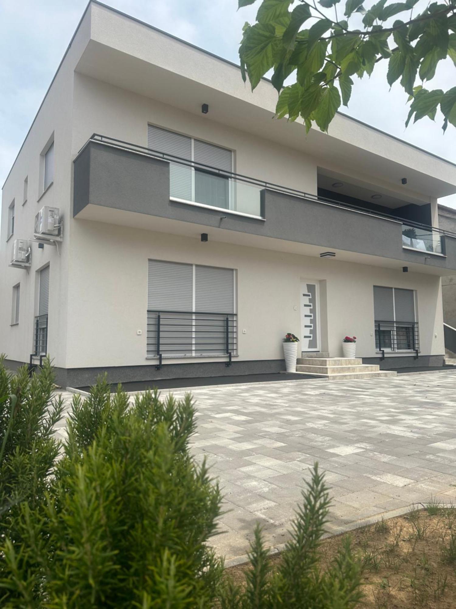 Holiday Apartments Ivano & Leo - Private Parking Zadar Buitenkant foto
