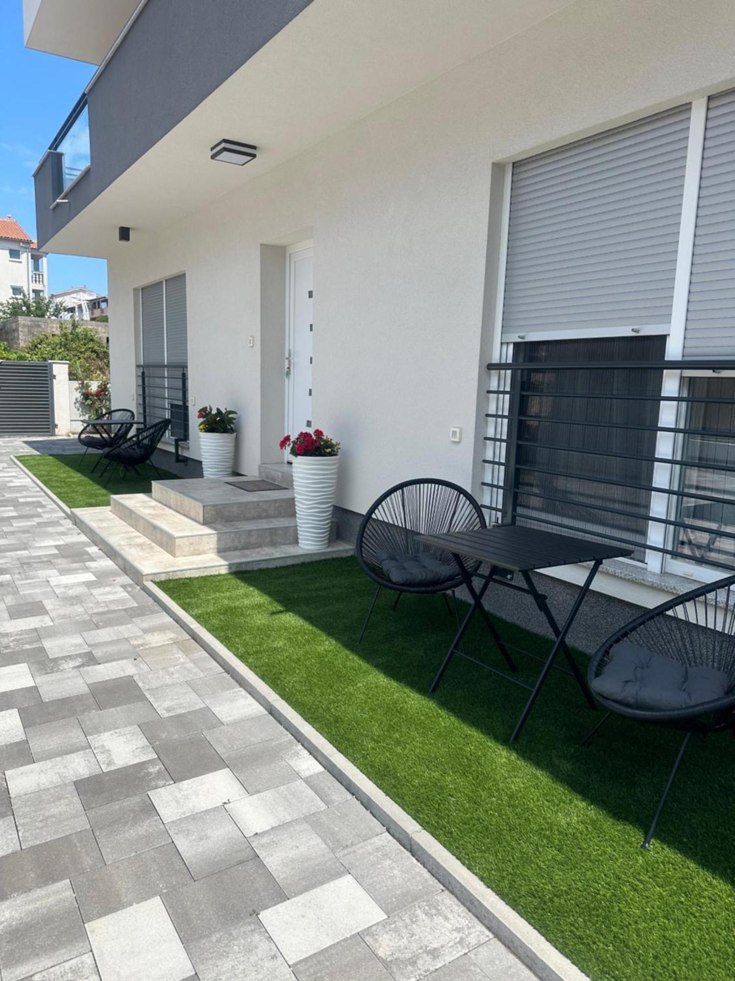 Holiday Apartments Ivano & Leo - Private Parking Zadar Buitenkant foto